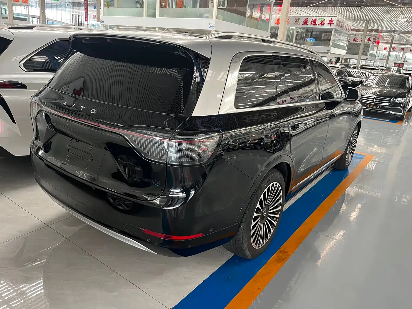 AITO Wenjie AITO M9 2024 Extended Range Ultra 42kWh 6-Seater фото 11