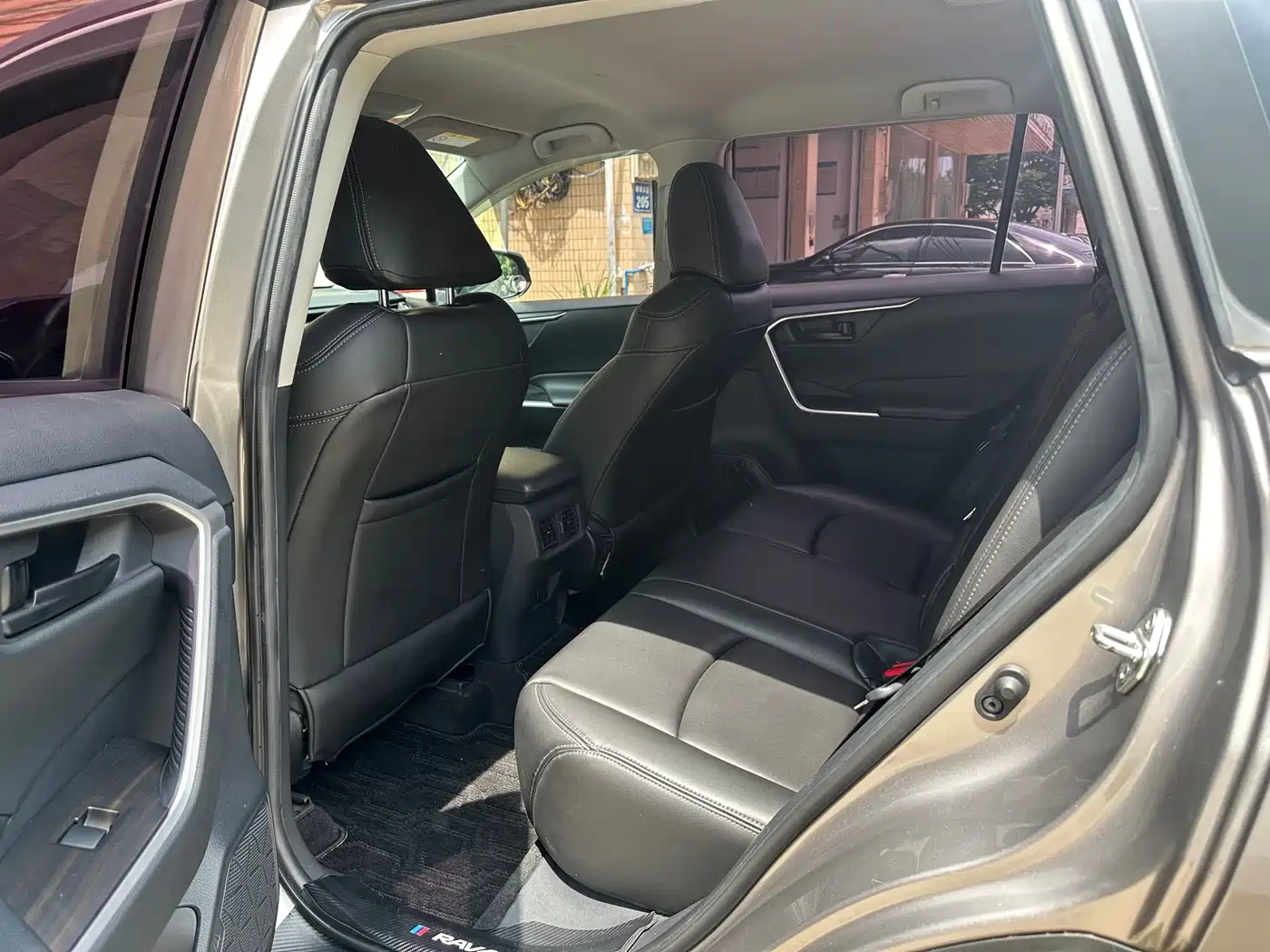 Toyota RAV4 Rongfang 2020 2.0L CVT 2WD Urban Edition фото 8