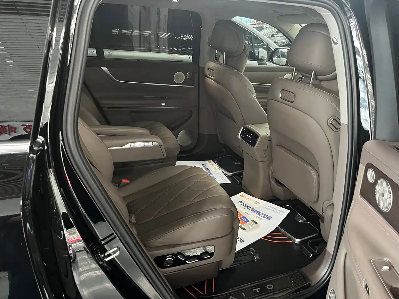 AITO Wenjie AITO M9 2024 Extended Range Ultra 42kWh 6-Seater фото 7