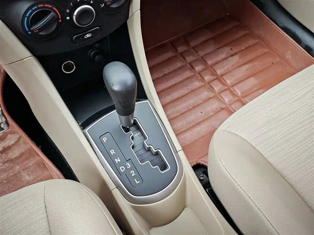 Hyundai Verna 2014 1.4L Automatic Smart GLS фото 12