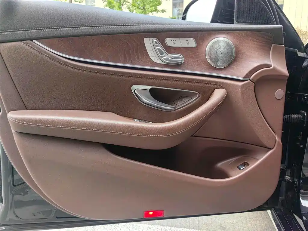 Mercedes-Benz E-Class 2023 E 300 L Fashion фото 5