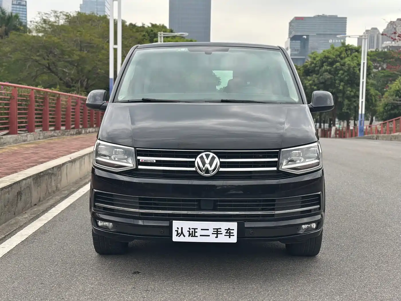 Volkswagen Multivan 2018 2.0TSI 4WD Premium Edition 7-Seater фото 2
