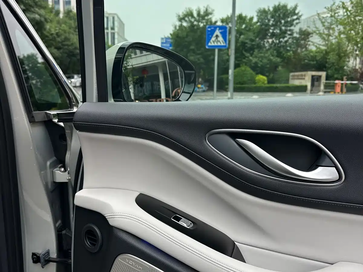 Voyah Auto Voyah Dreamer 2025 PHEV AWD Flagship Qian Kun Edition фото 6