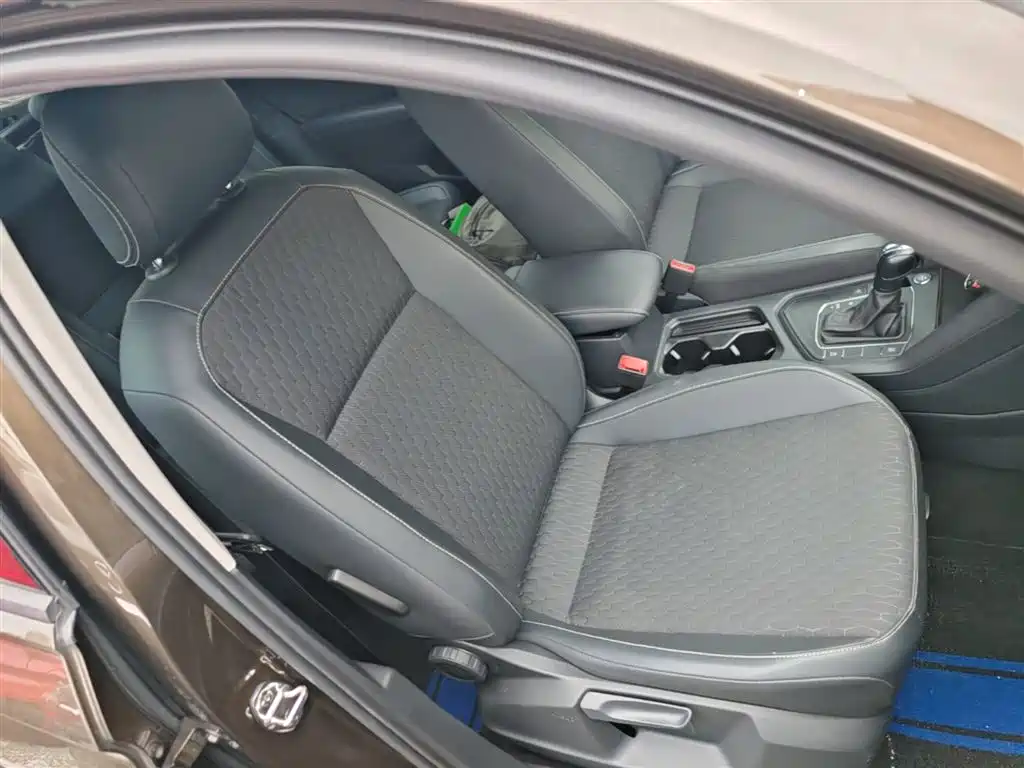 Volkswagen Tiguan L 2018 Facelift 330TSI Automatic 2WD Trend Edition фото 25
