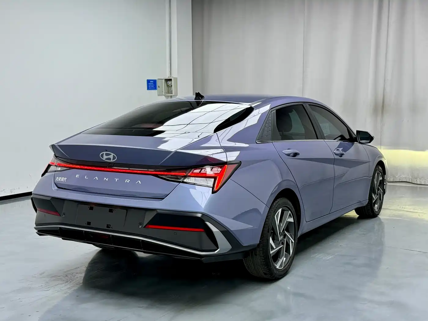 Hyundai Elantra 2023 Model 1.5L CVT LUX Premium Edition фото 15