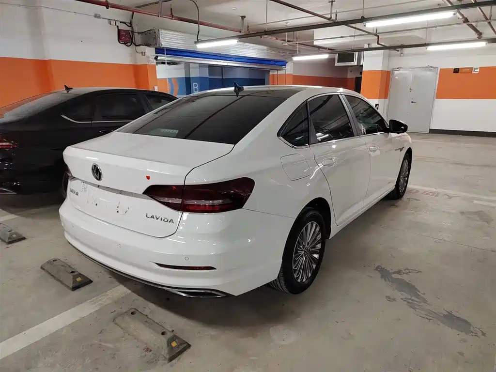Volkswagen Lavida 2021 1.5L Auto Comfort Edition фото 5