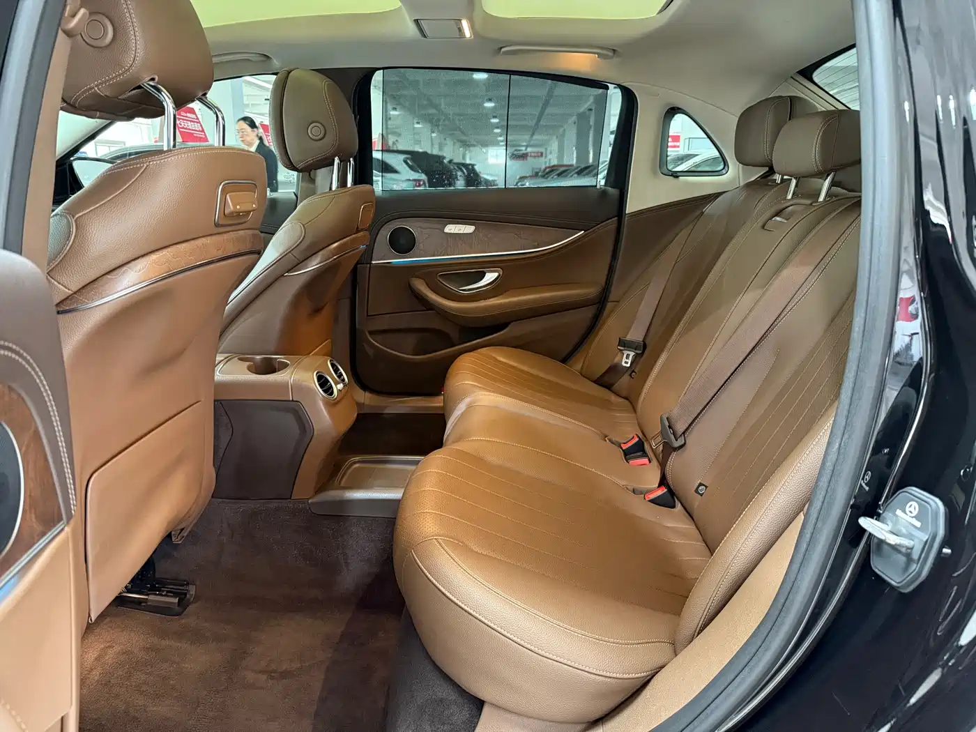 Mercedes-Benz E-Class 2017 E 300 L Luxury фото 11