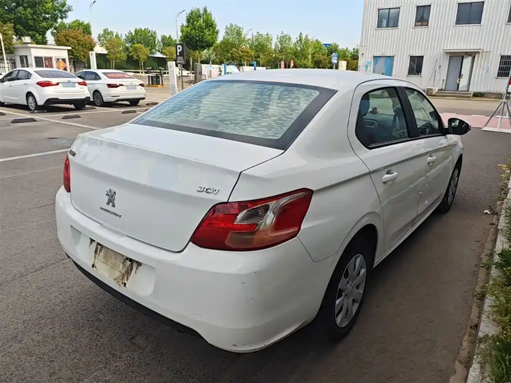 Peugeot 301 2014 1.6L Manual Comfort Edition фото 7