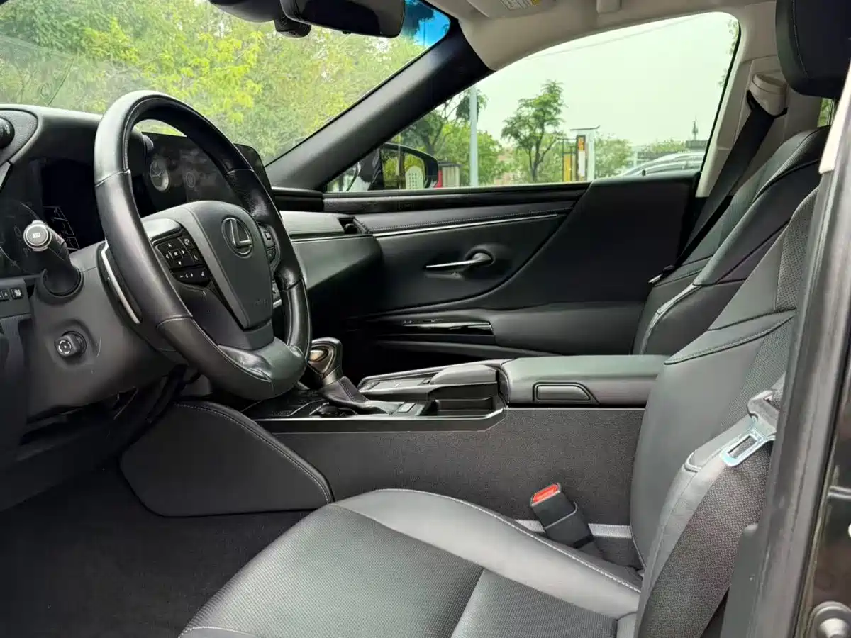 Lexus ES 2022 200 Luxury Edition фото 4