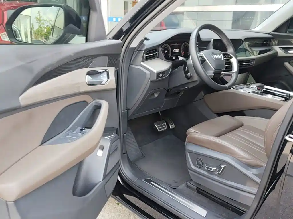 Audi Q6 2025 2023 45 TFSI quattro Uniform Cloud Yulin Package