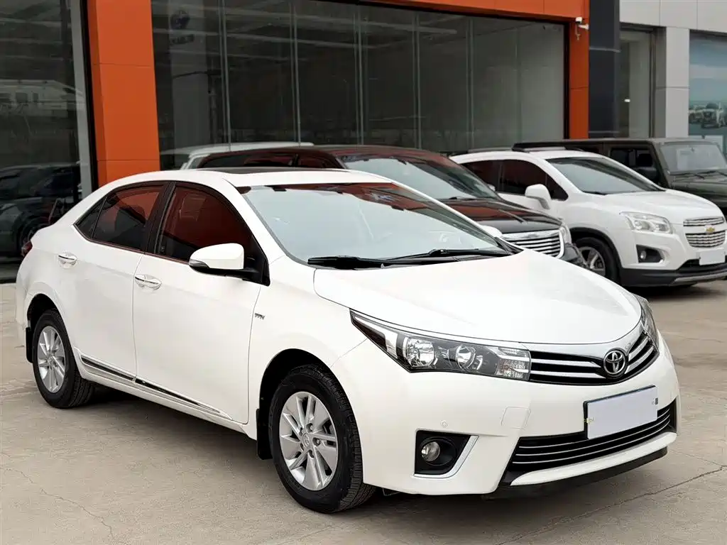 Toyota Corolla 2016 1.6L CVT GL-i Cool Edition фото 3