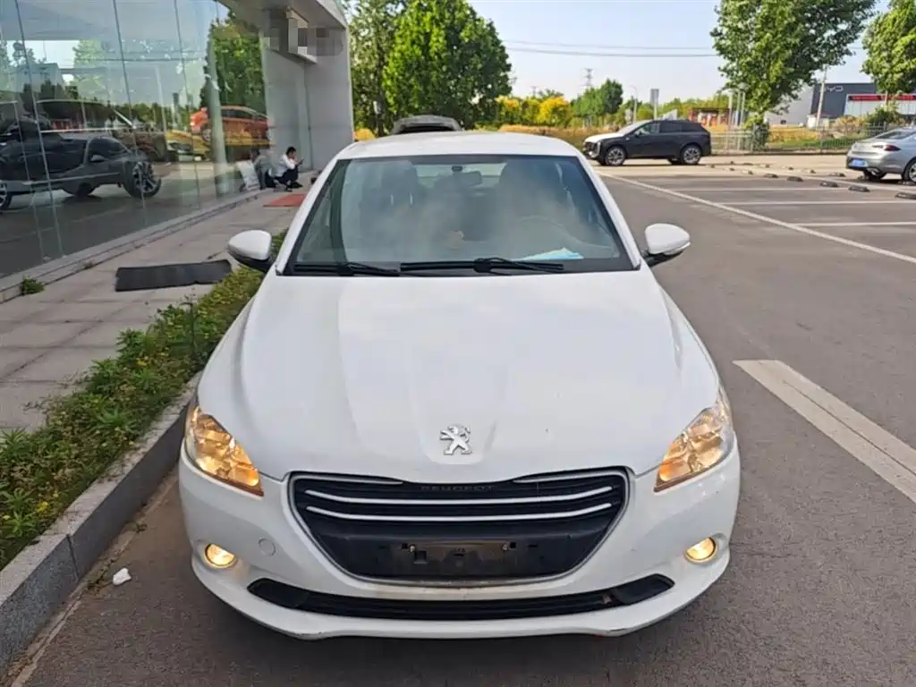 Peugeot 301 2014 1.6L Manual Comfort Edition фото 3