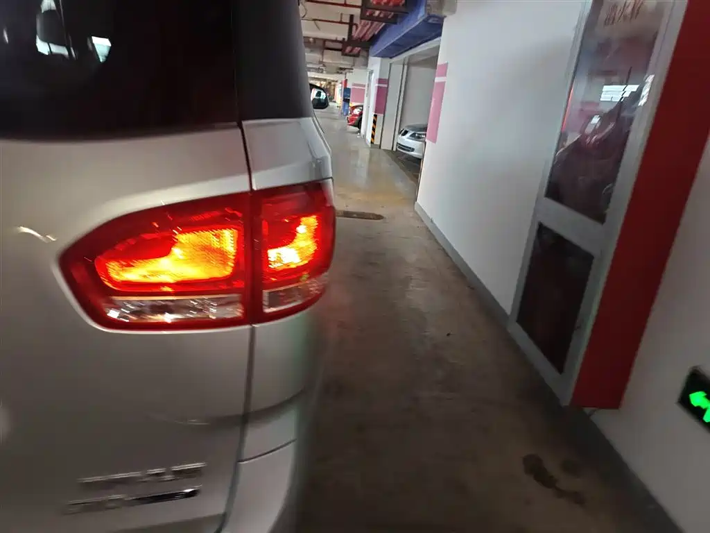 SAIC Maxus Maxus G10 2021 2.0T Automatic Elite Edition Gasoline 7-Seater фото 24