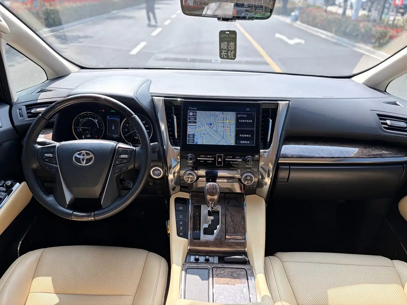 Toyota Alphard 2021 Hybrid 2.5L Ultimate фото 16