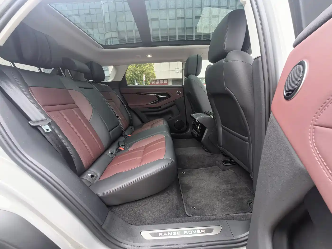 Land Rover Range Rover Evoque 2024 Range Rover Evoque L 249PS Light Master Edition фото 11
