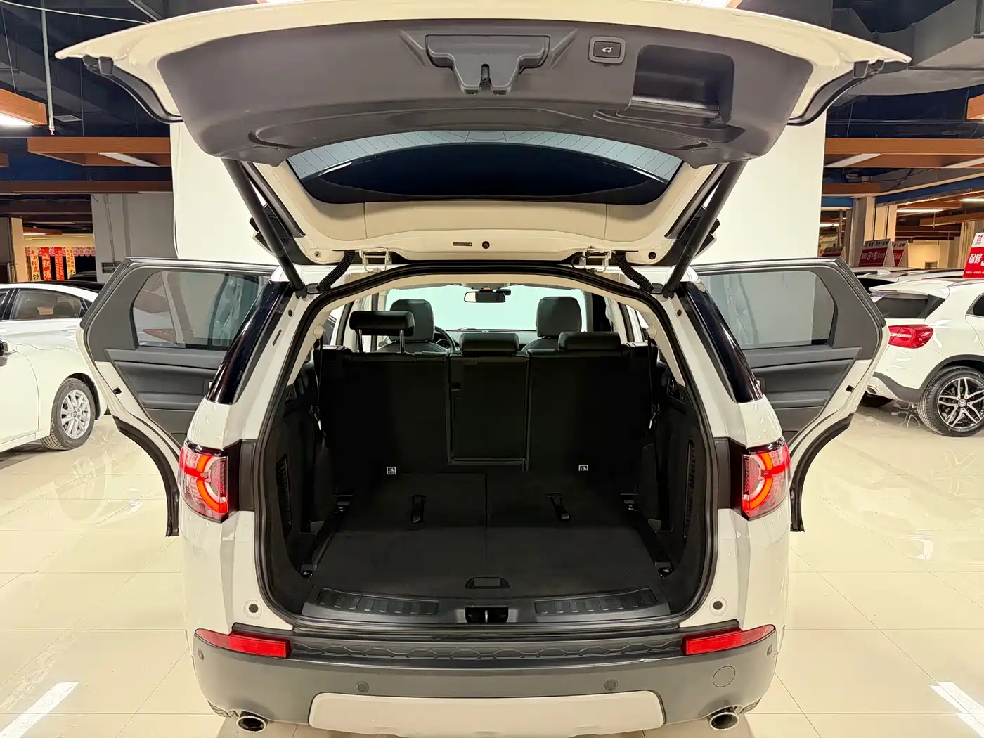 Land Rover Discovery Sport 2018 240PS HSE Edition фото 16