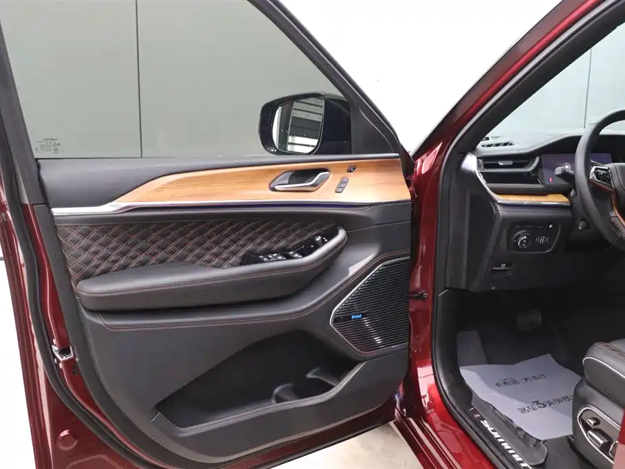 JEEP GRAND CHEROKEE 4XE (IMPORTED)