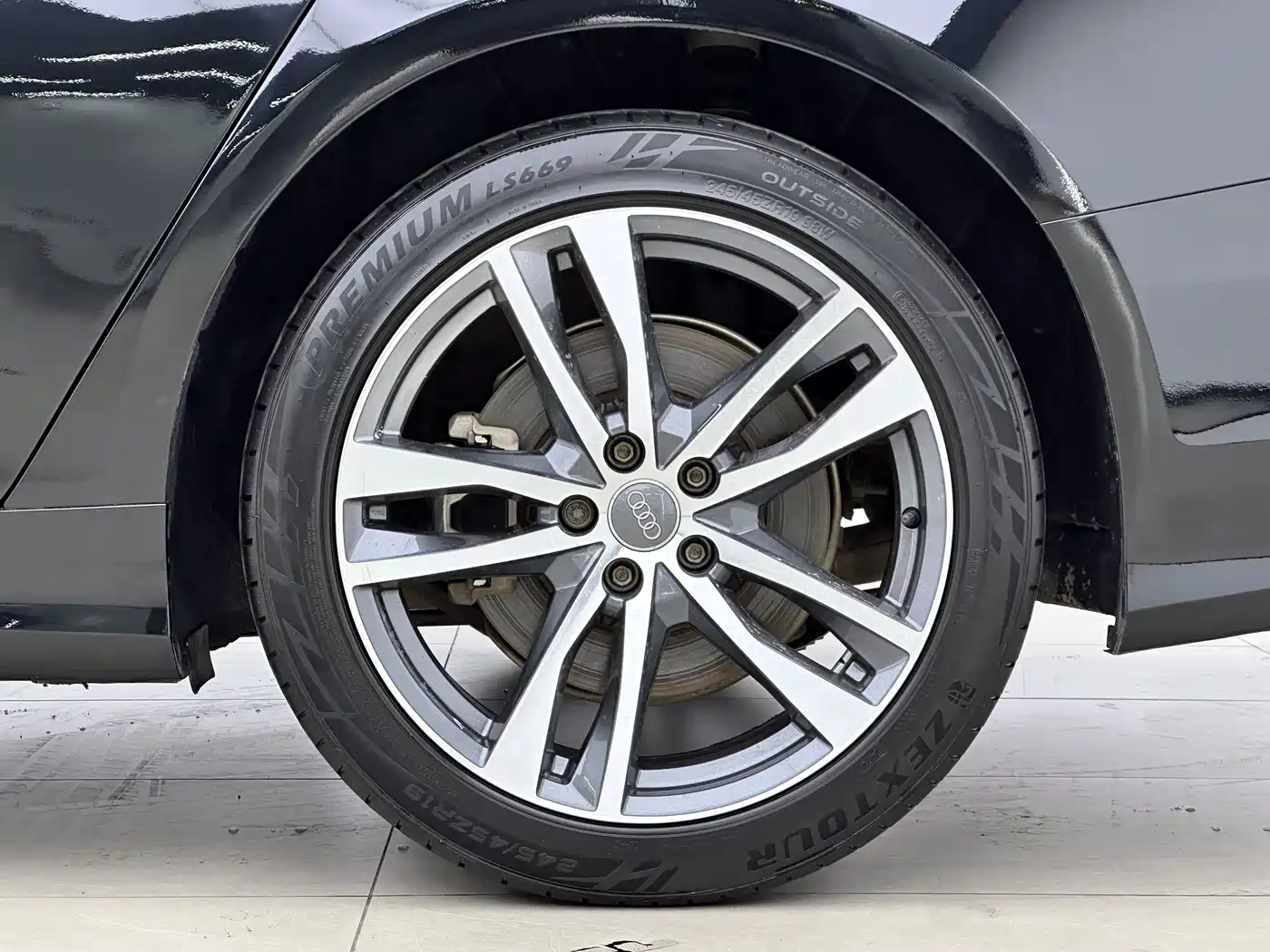 Audi A6L 2021 40 TFSI Luxury Sport фото 2