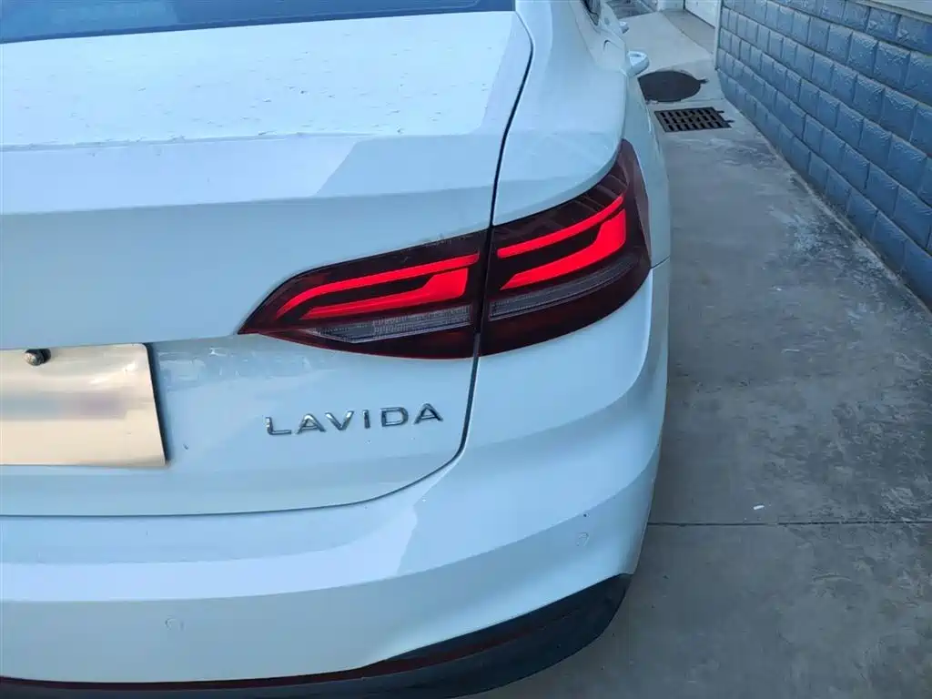 Volkswagen Lavida 2024 Model 1.5L Automatic Delight Edition фото 8