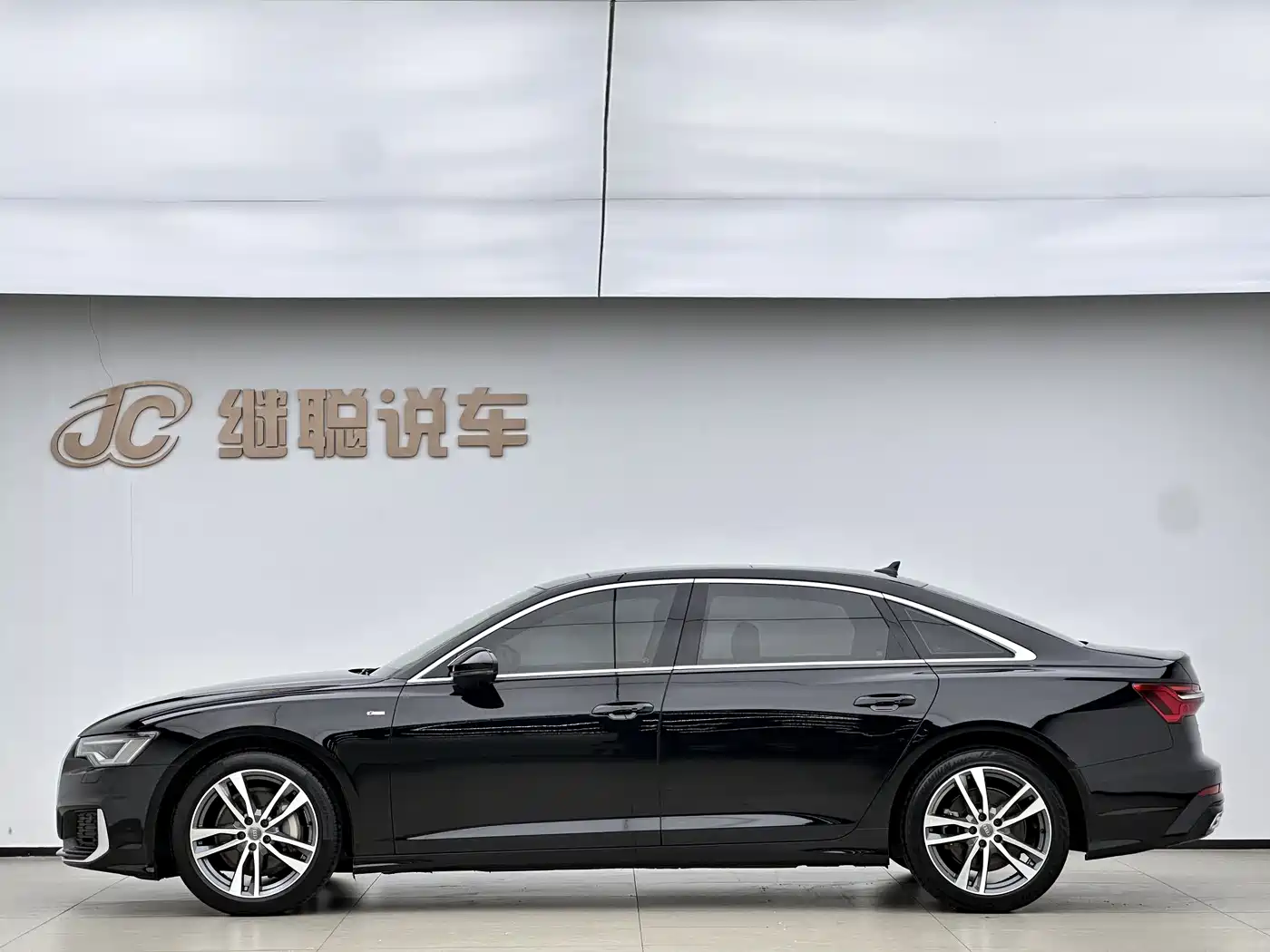 Audi A6L 2021 40 TFSI Luxury Sport фото 6