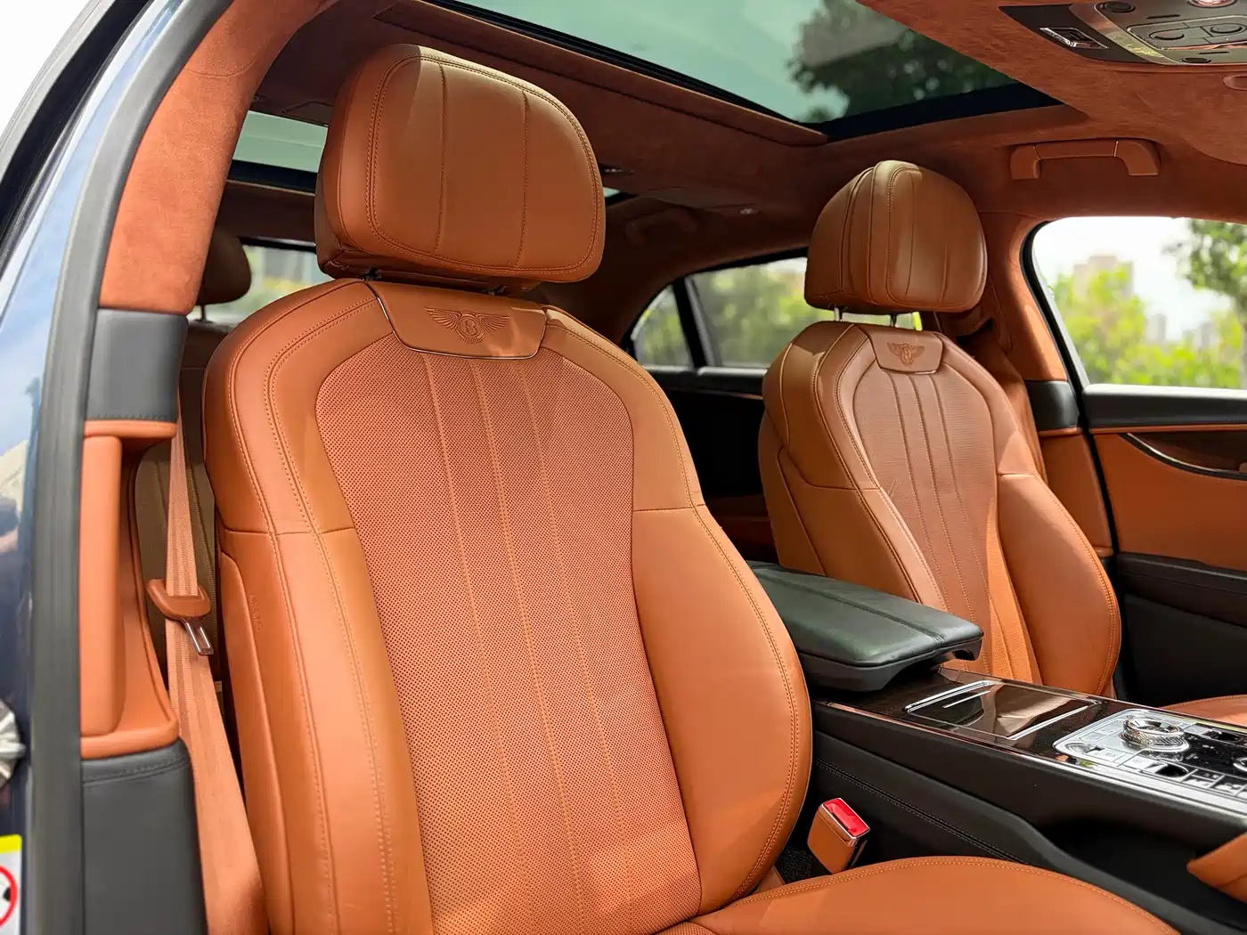 Bentley Flying Spur 2021 4.0T V8 Standard Version фото 17