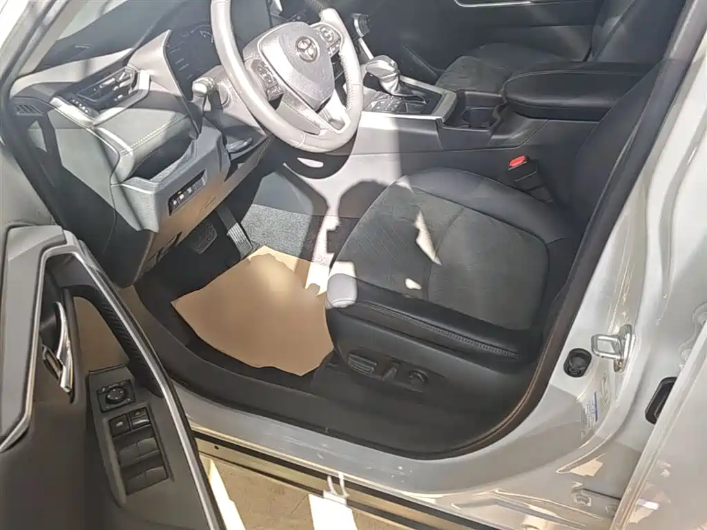 Toyota RAV4 Rongfang 2022 2.0L CVT 4WD Trend Plus Edition фото 12