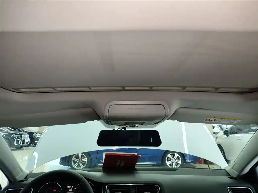 Volkswagen Sagitar 2017 1.6L Automatic Comfort фото 18