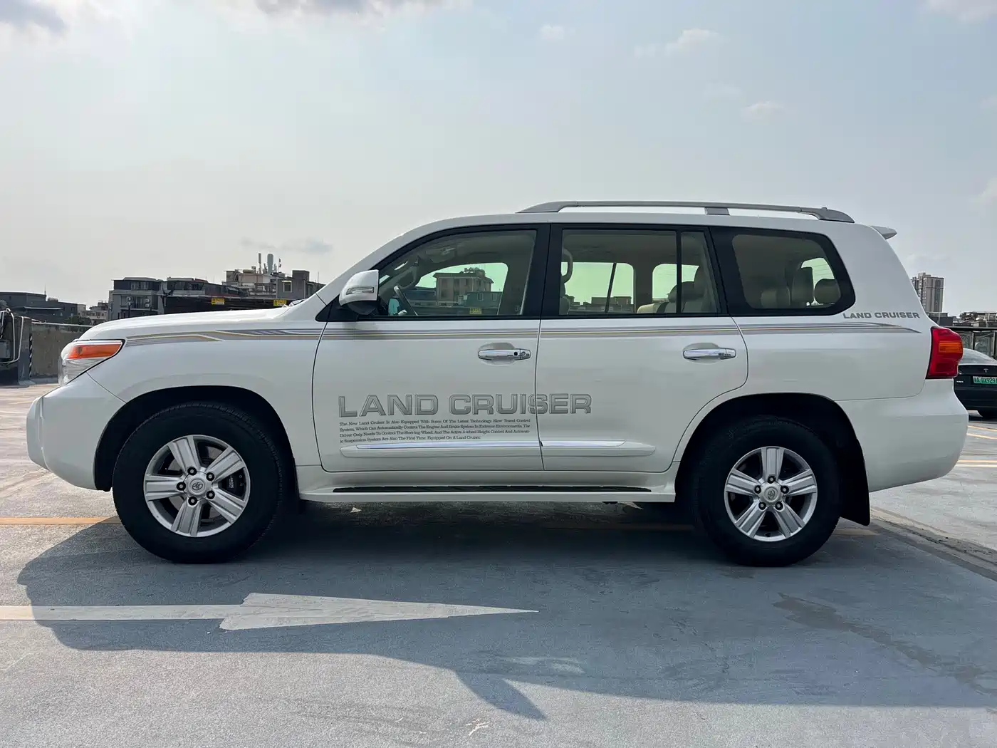 Toyota Land Cruiser (Import) 2015 4.6L V8 Middle East Limited Edition фото 8