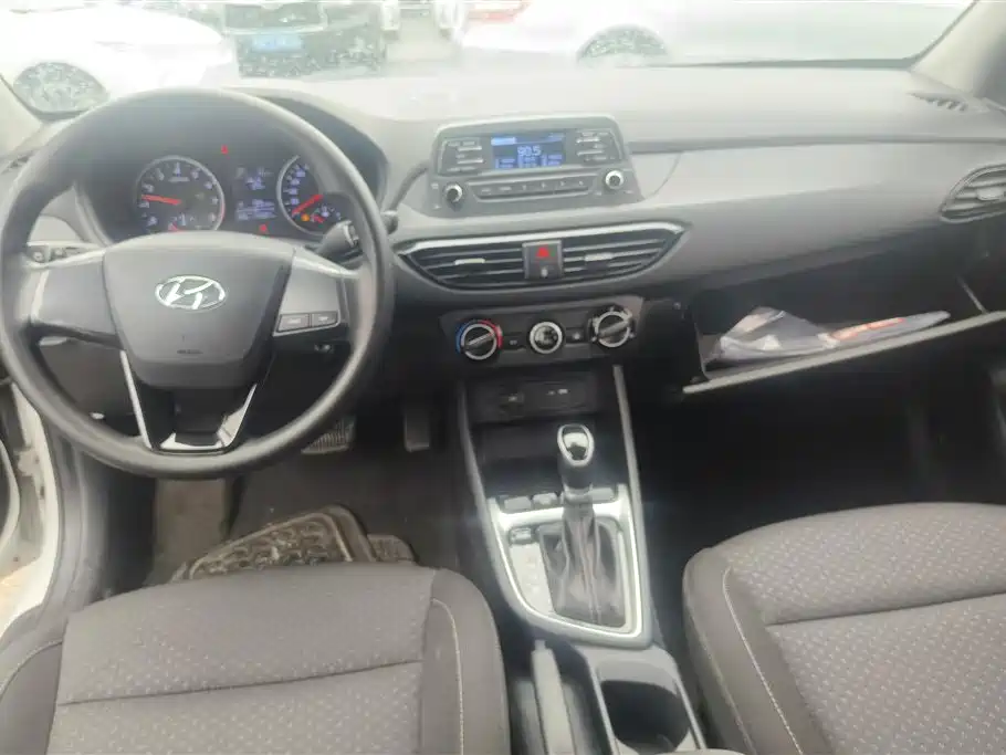 Hyundai Elantra 2020 1.6L Auto GL Pleasing Edition фото 12