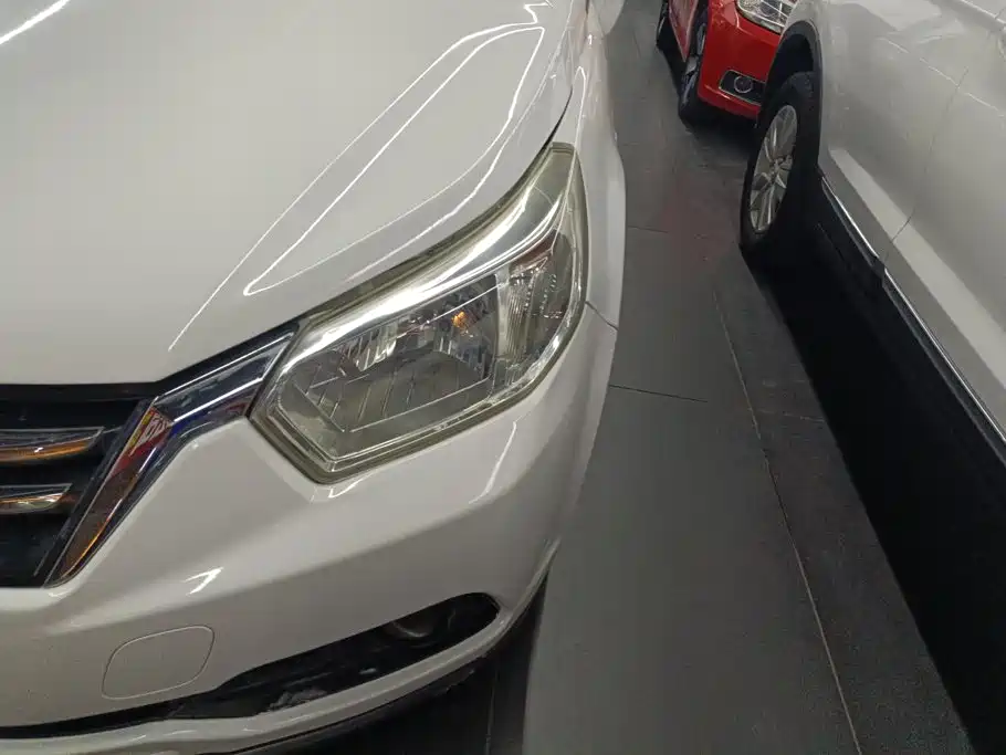 Venucia R50 2015 2015 1.6L Automatic Luxury Edition