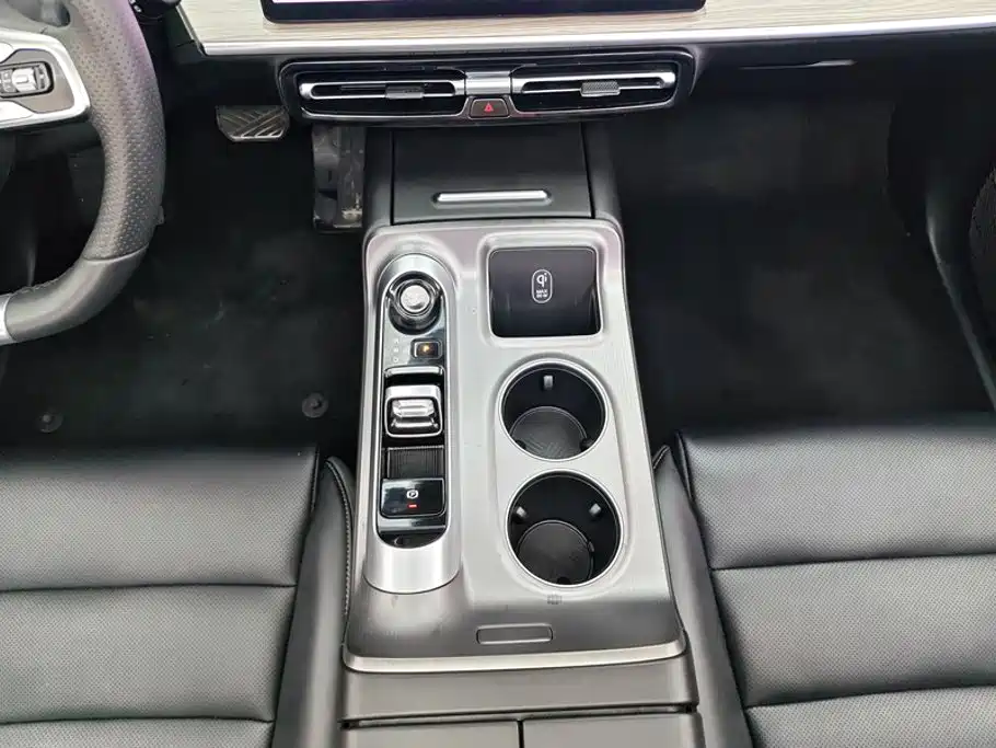 GAC Trumpchi Trumpchi E8 2025 2024 Glory Series 2.0L Glory Edition