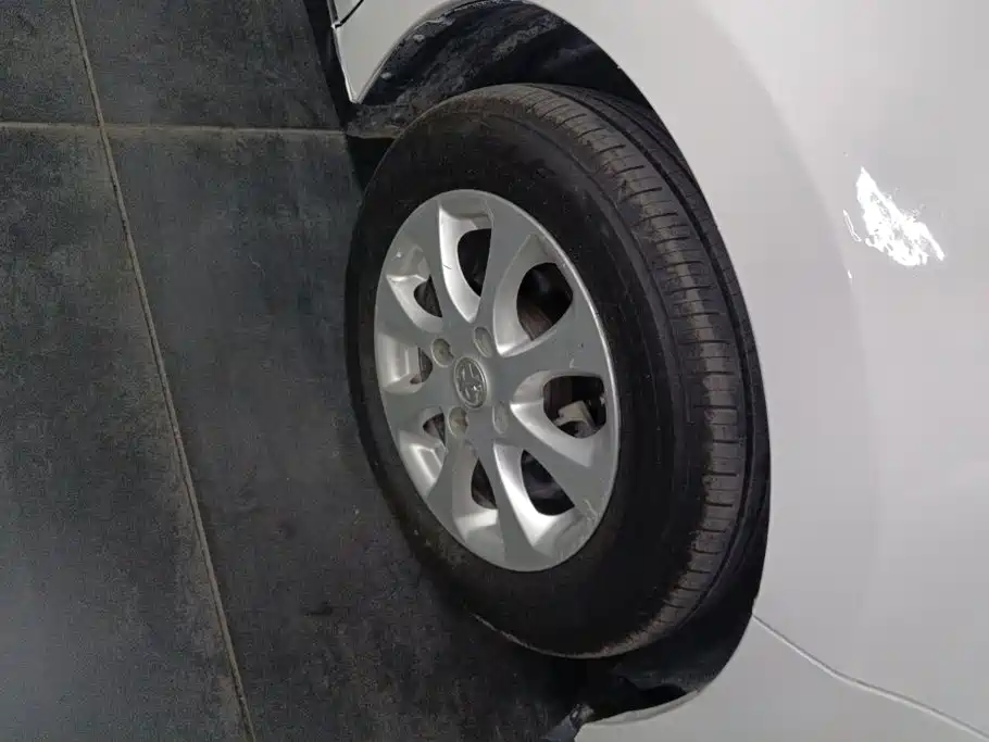 Venucia R50 2015 2015 1.6L Automatic Luxury Edition
