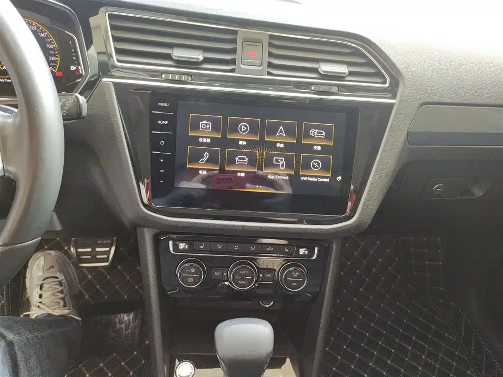 Volkswagen Tiguan L 2020 330TSI Auto 2WD R-Line Flagship China VI фото 13