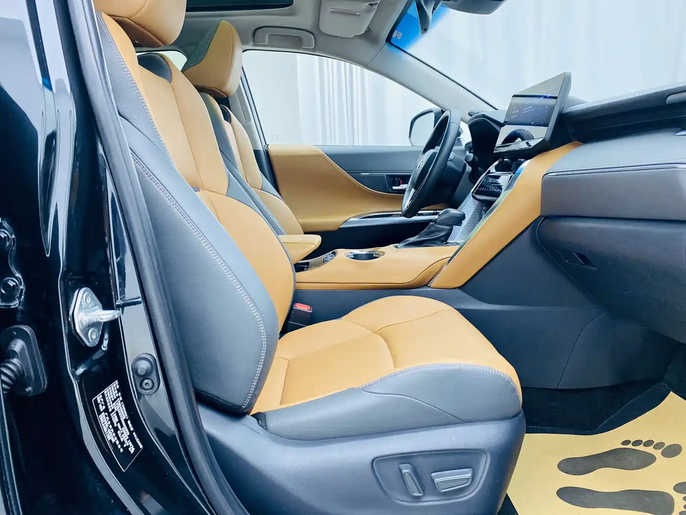 Toyota Venza 2022 2.0L CVT AWD Ultimate Edition фото 15