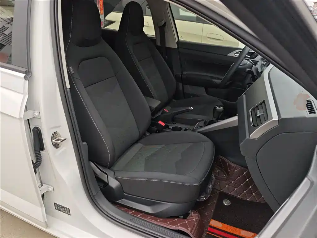 Volkswagen Polo 2019 Plus 1.5L Automatic Panorama Enjoyment Edition фото 20