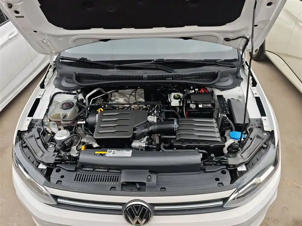 Volkswagen Polo 2019 Plus 1.5L Automatic Panorama Enjoyment Edition фото 16