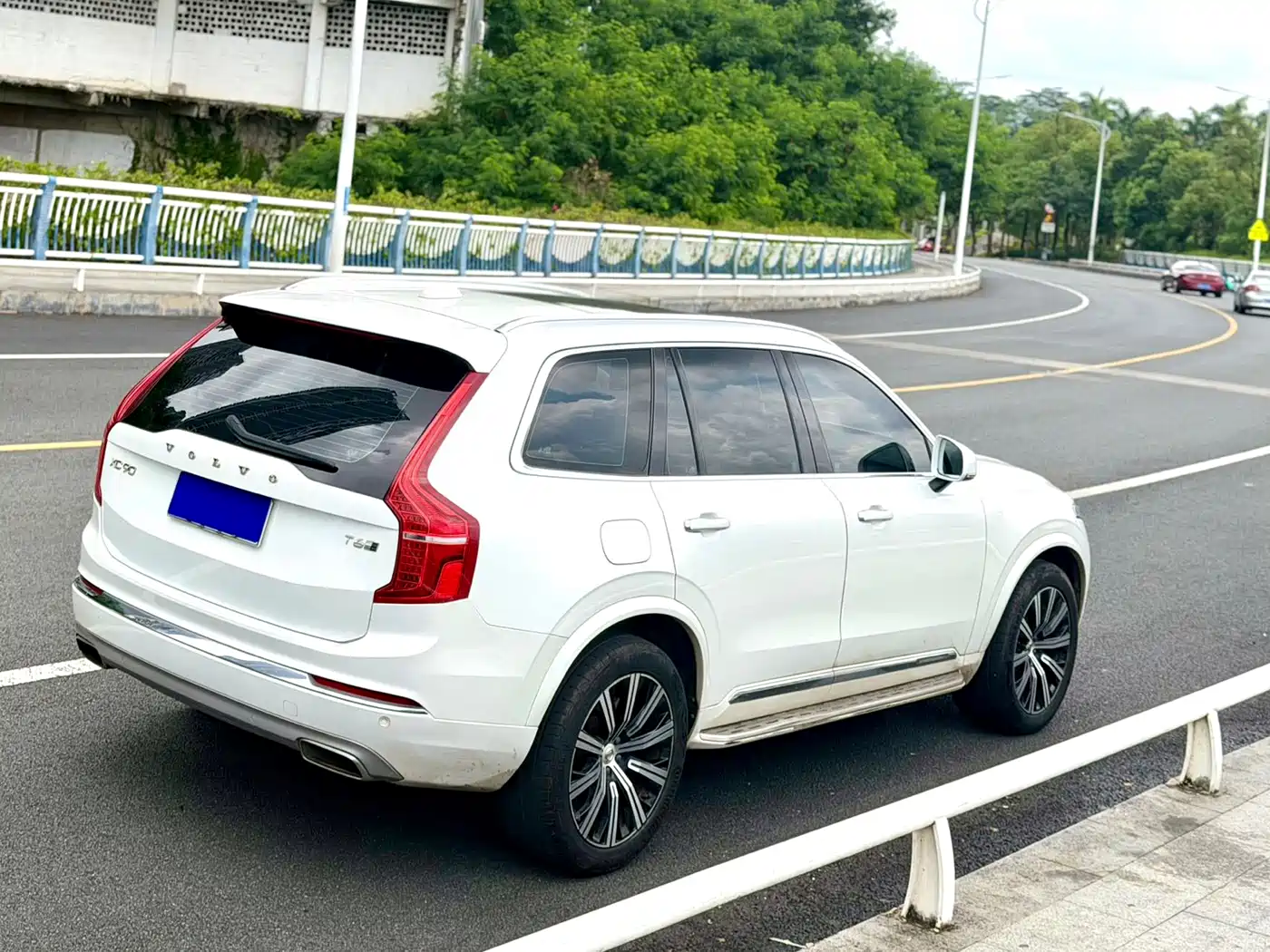 Фото 7 - Volvo XC90