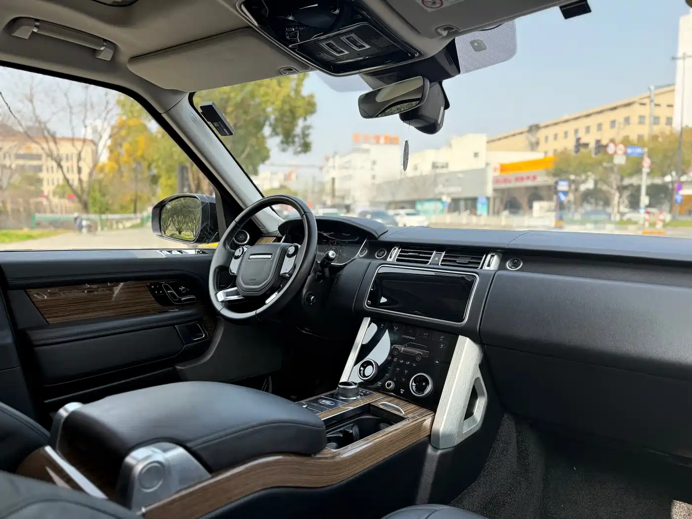 Land Rover Range Rover 2018 3.0 SC V6 Golden Age Edition фото 7