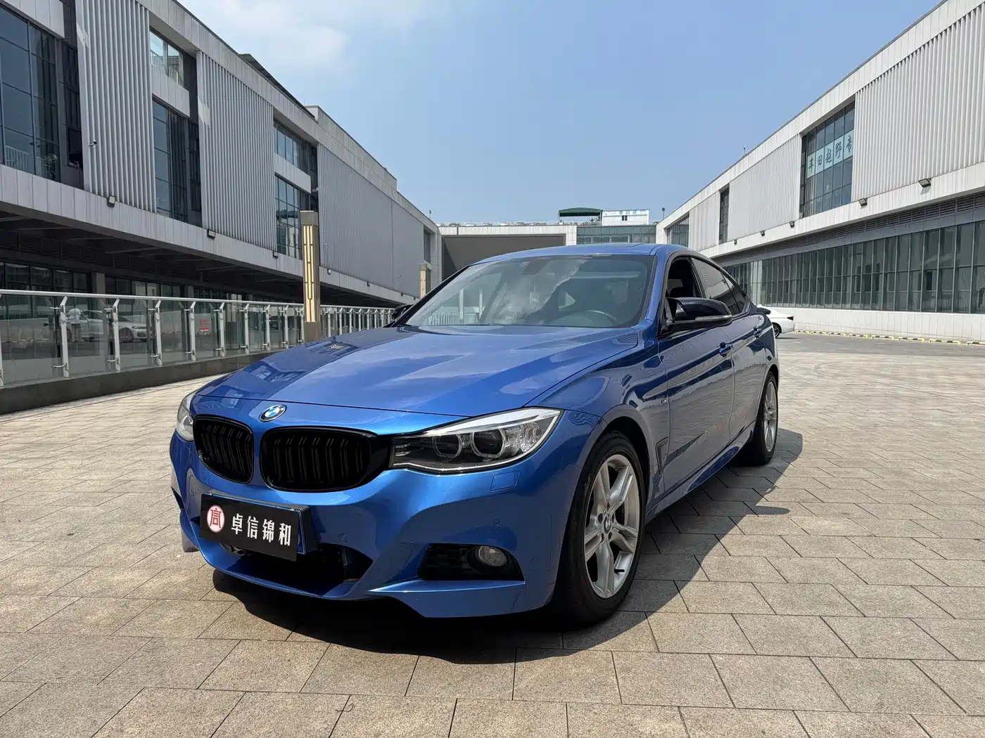 BMW 3 Series GT 2016 320i Design Package