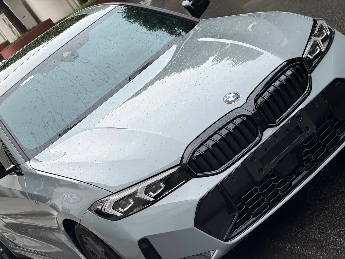 BMW 3 Series 2025 330i M Sport Night Edition фото 2