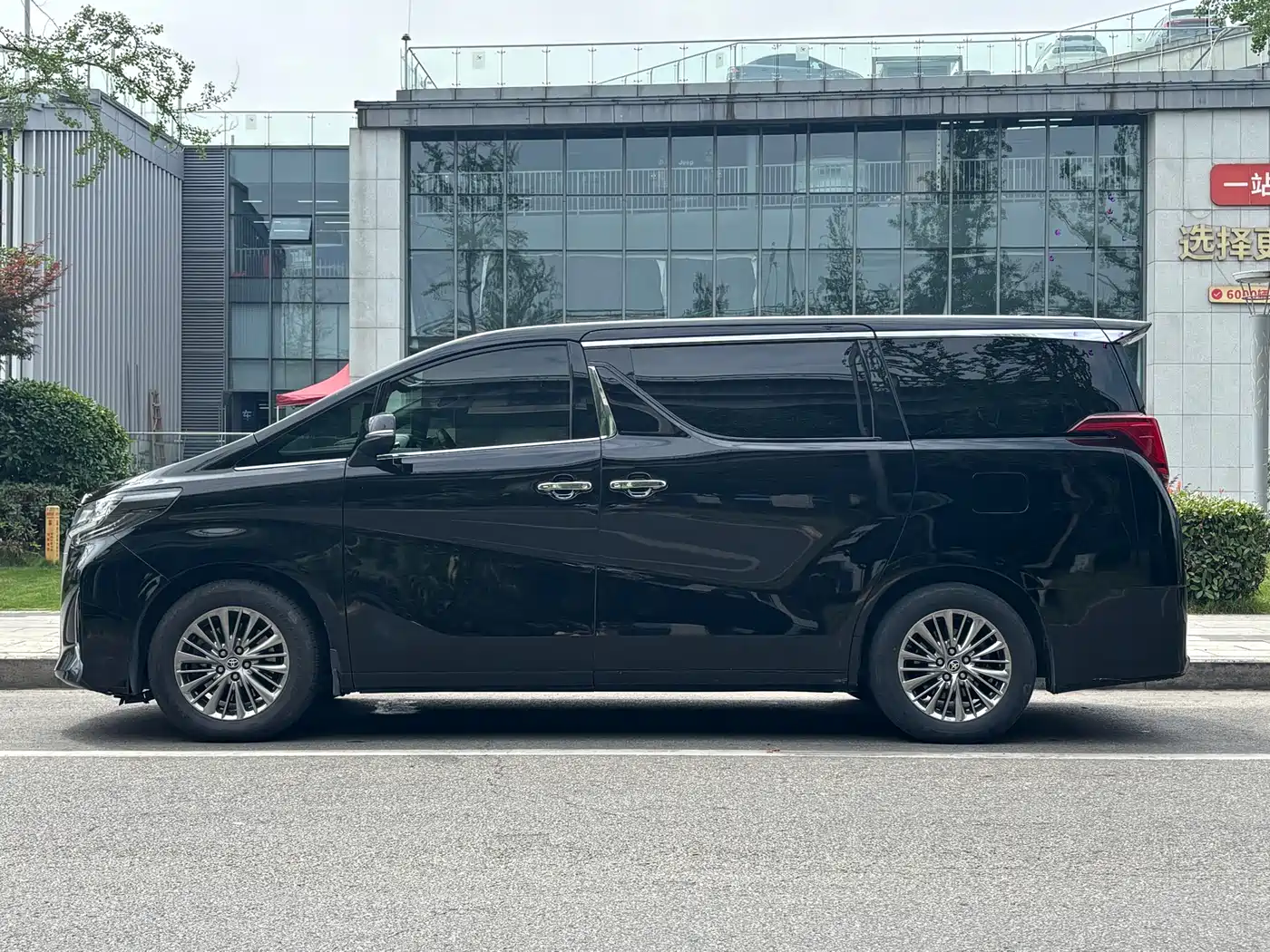 Toyota Alphard 2021 Hybrid 2.5L Premium фото 4