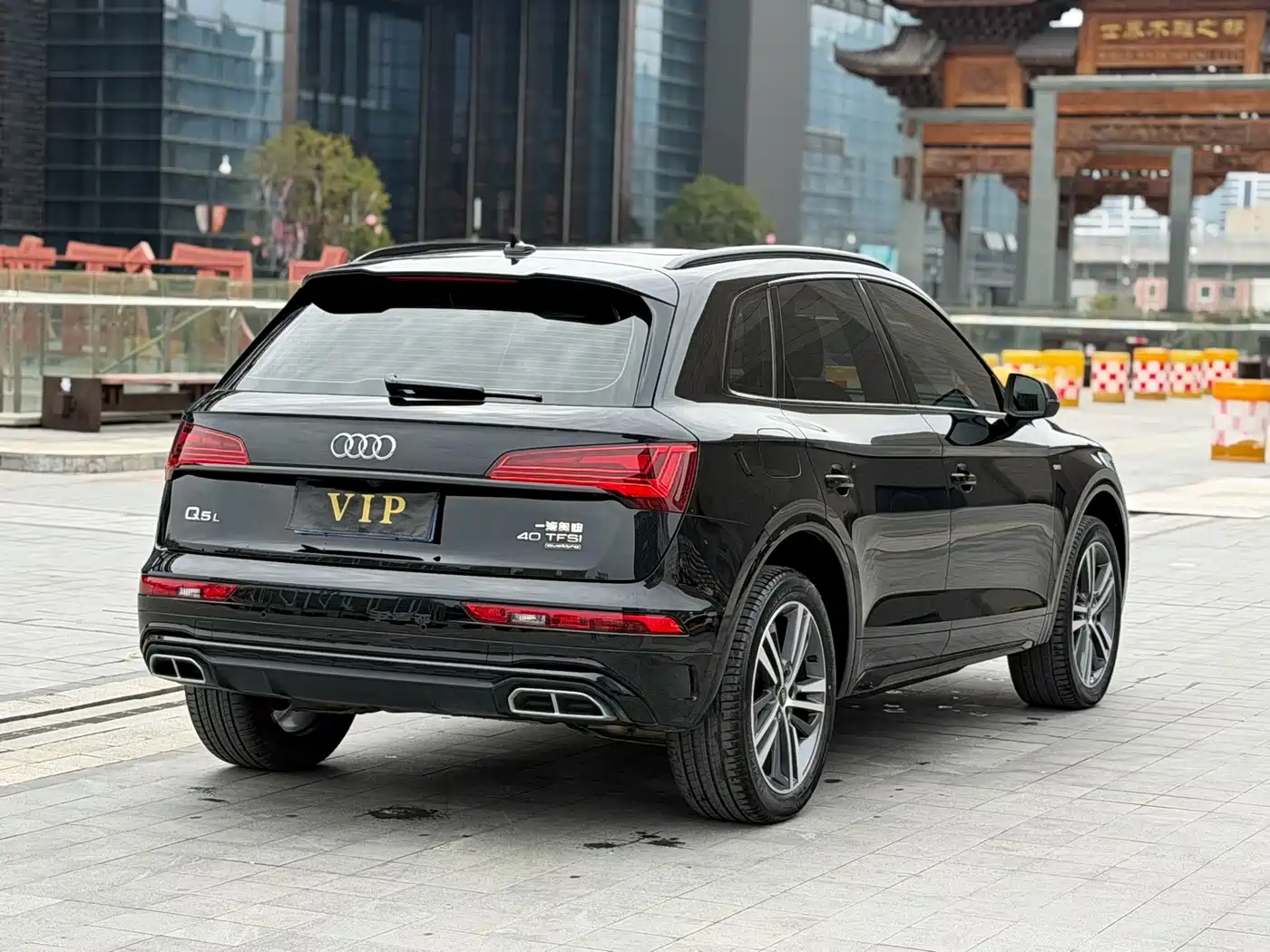 Audi Q5L 2024 Model 40 TFSI Luxury Dynamic фото 4