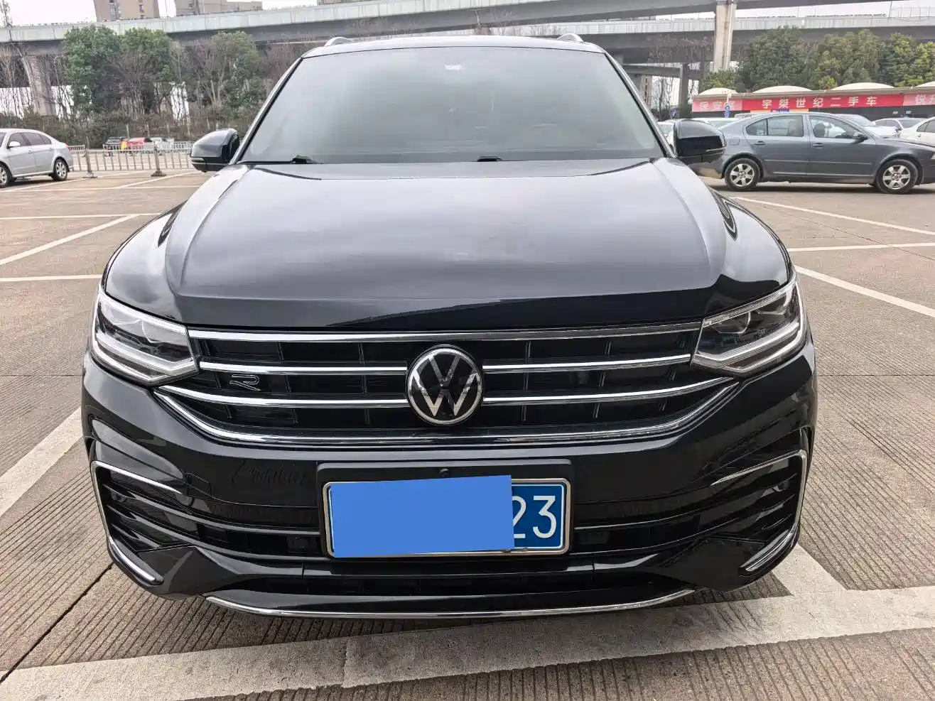 VOLKSWAGEN TIGUAN L