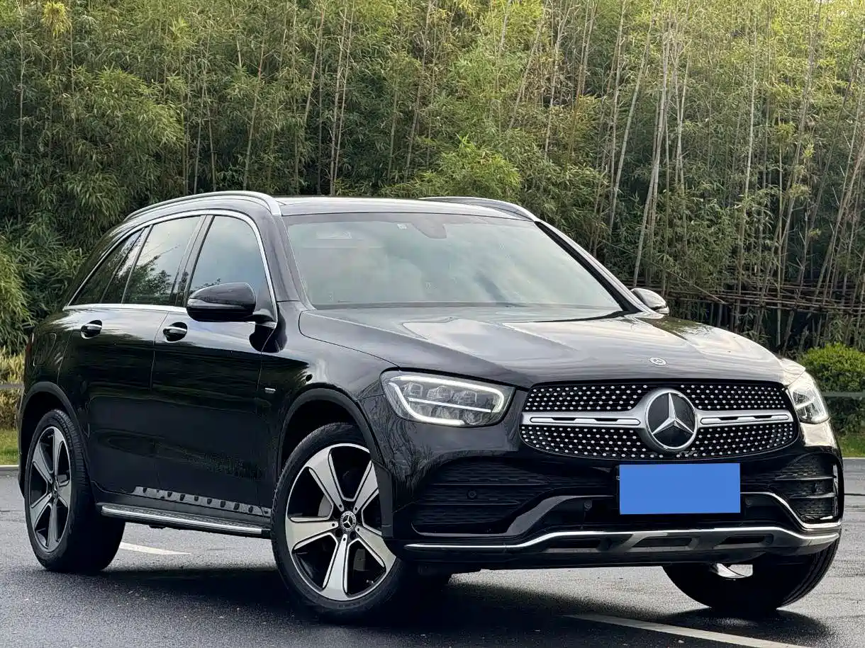 MERCEDES-BENZ GLC