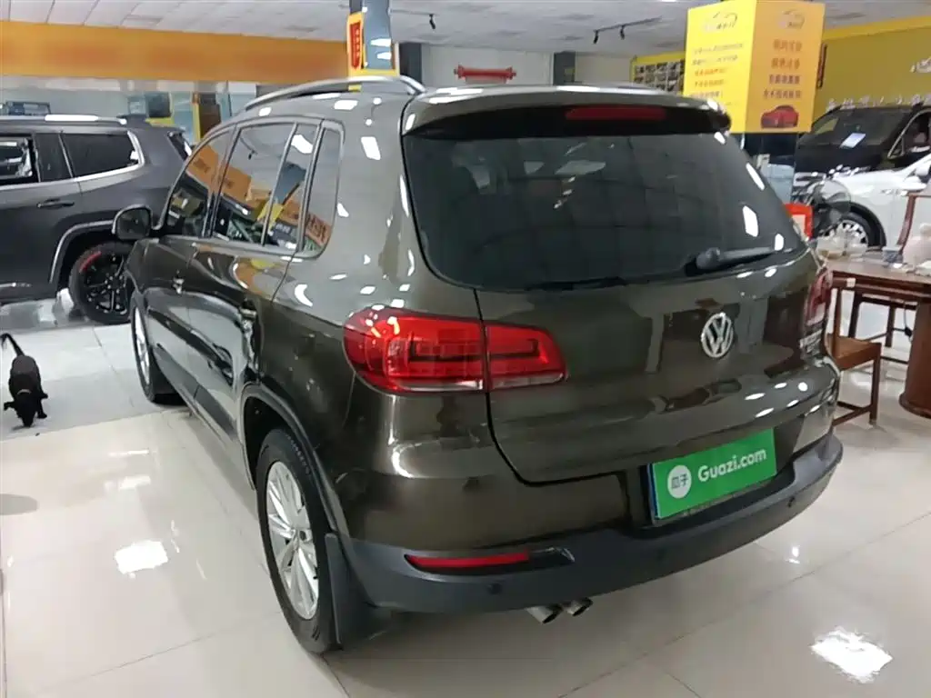 VOLKSWAGEN TIGUAN