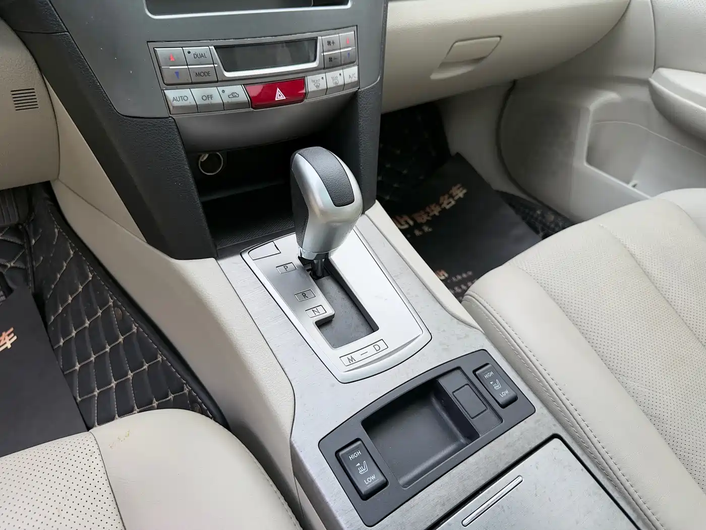 Subaru Legacy 2010 Model 2.5i Luxury Edition фото 14