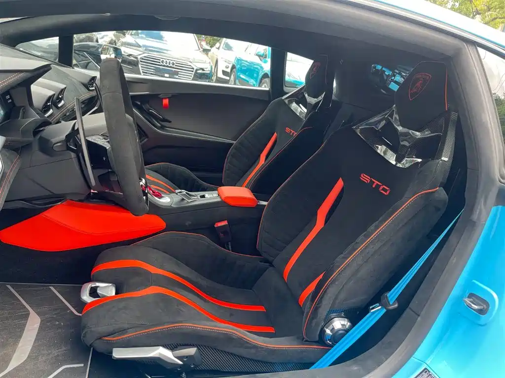 LAMBORGHINI HURACÁN