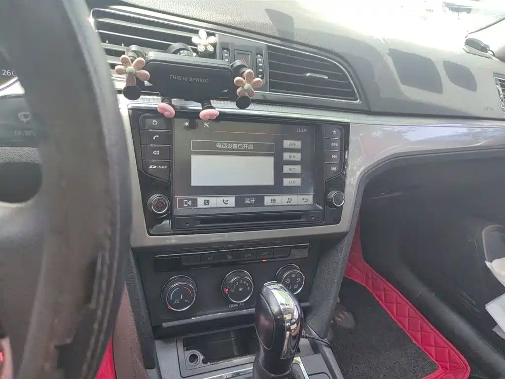 Volkswagen Lamando 2015 230TSI DSG Style фото 6