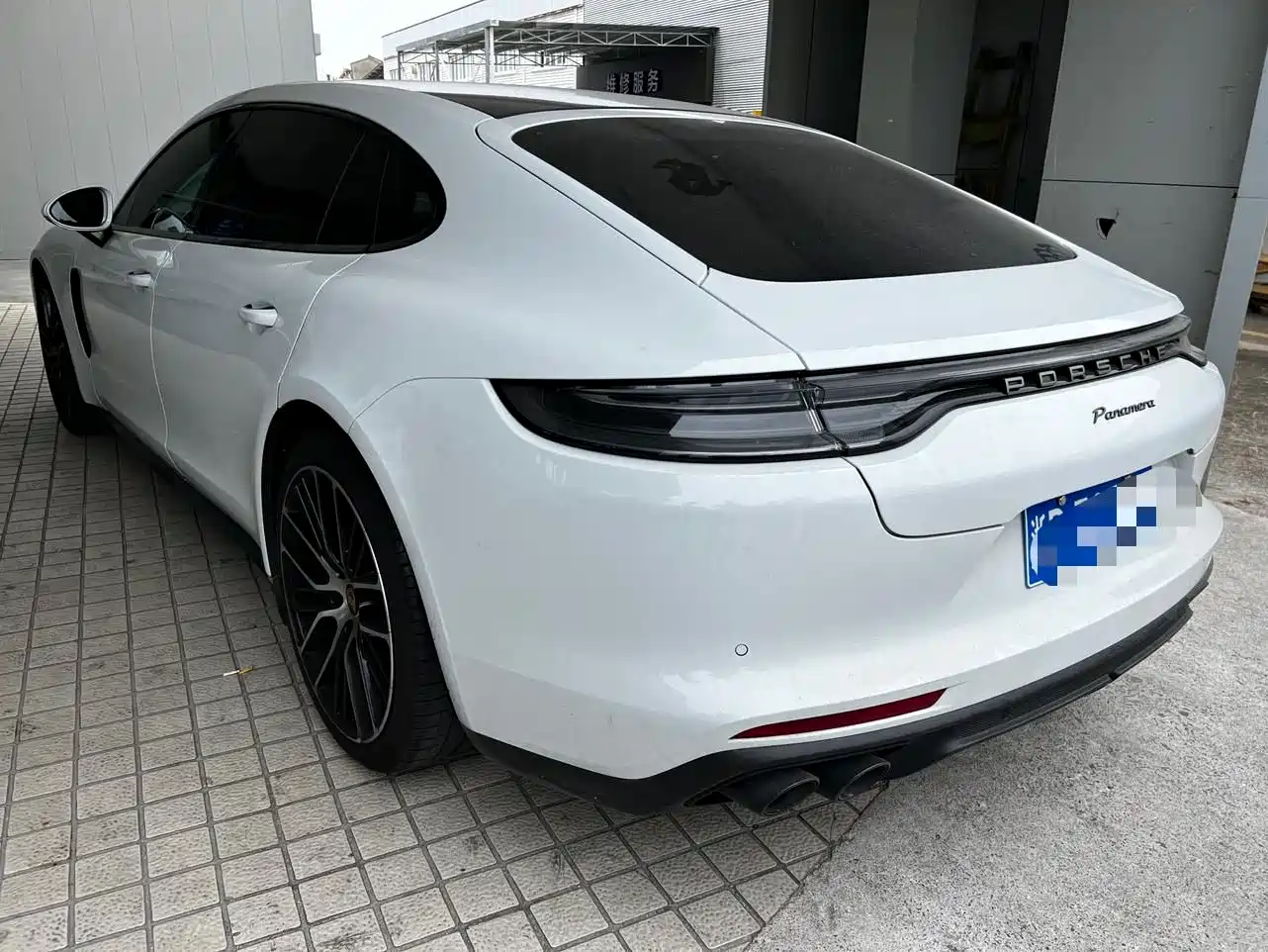 Porsche Panamera 2023 Panamera Executive Long Wheelbase Platinum Edition 2.9T фото 26
