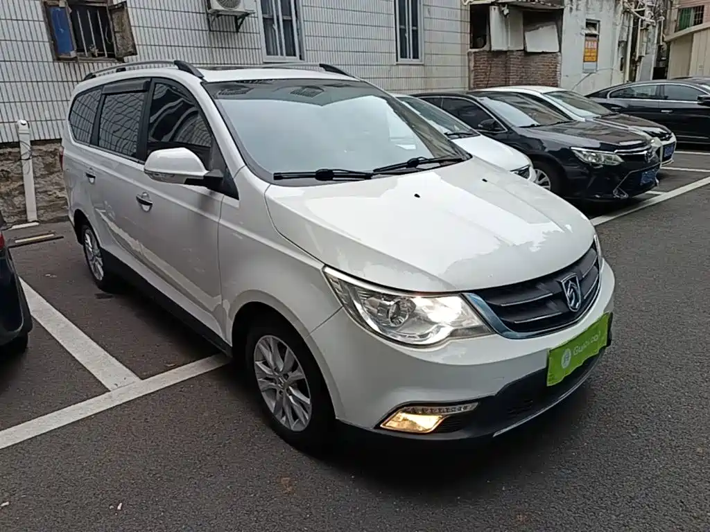 Baojun 730 2015 2014 1.5L Manual Luxury Navigation ESP Edition 7-Seater